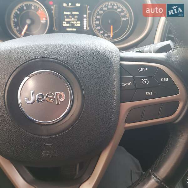 Внедорожник / Кроссовер Jeep Cherokee 2016 в Ровно