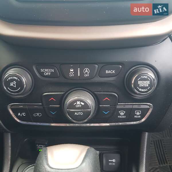 Внедорожник / Кроссовер Jeep Cherokee 2016 в Ровно