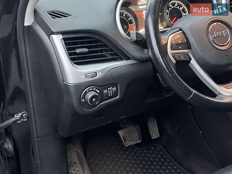 Позашляховик / Кросовер Jeep Cherokee 2015 в Києві