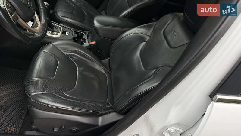 Позашляховик / Кросовер Jeep Cherokee 2015 в Києві