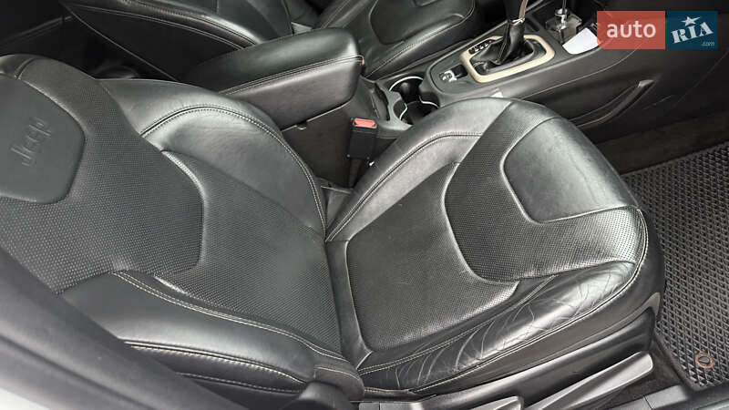 Позашляховик / Кросовер Jeep Cherokee 2015 в Києві