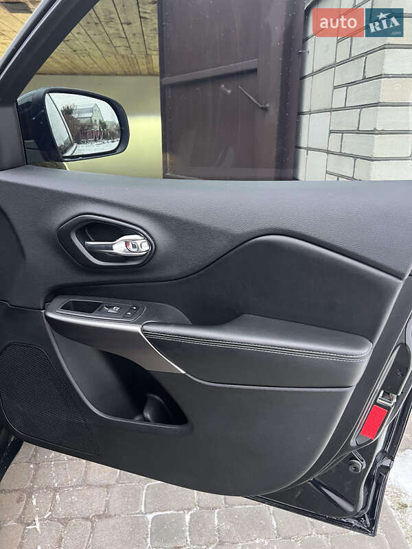 Позашляховик / Кросовер Jeep Cherokee 2018 в Хмільнику