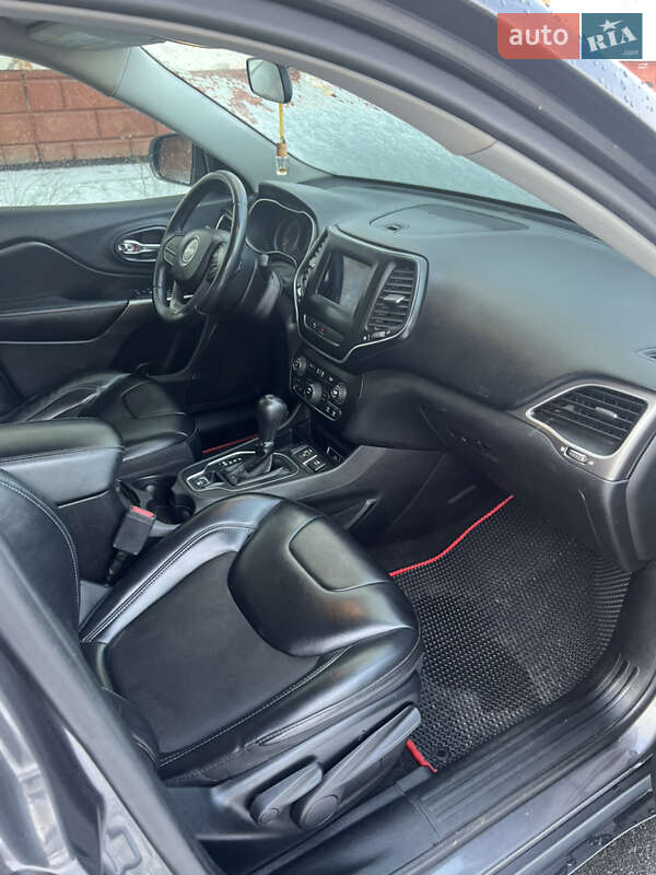 Позашляховик / Кросовер Jeep Cherokee 2018 в Миронівці