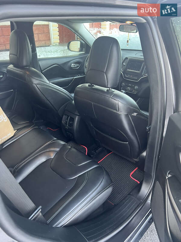 Позашляховик / Кросовер Jeep Cherokee 2018 в Миронівці