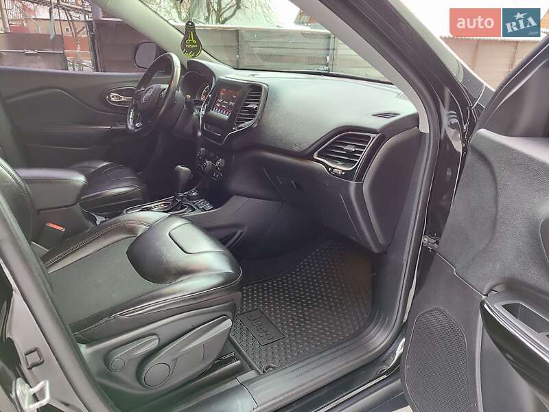 Позашляховик / Кросовер Jeep Cherokee 2020 в Дубні