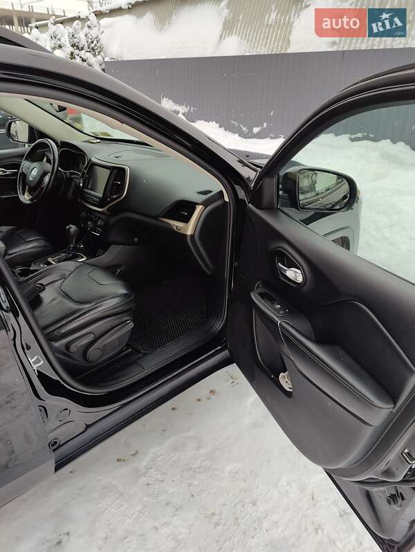 Внедорожник / Кроссовер Jeep Cherokee 2016 в Тернополе