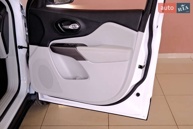 Внедорожник / Кроссовер Jeep Cherokee 2022 в Одессе