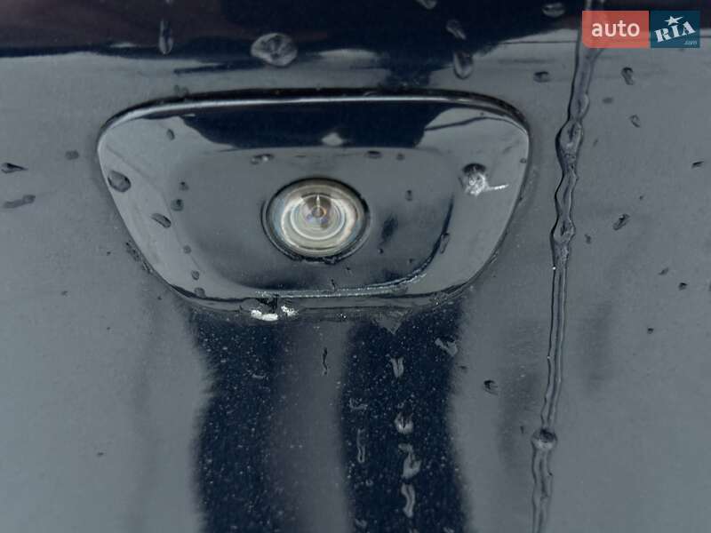 Внедорожник / Кроссовер Jeep Cherokee 2015 в Стрые