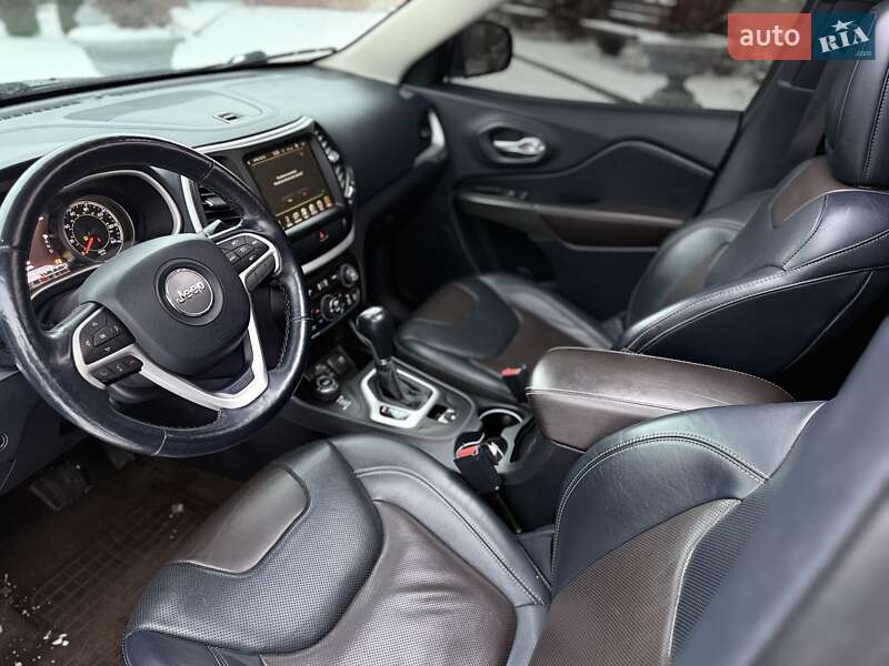 Внедорожник / Кроссовер Jeep Cherokee 2015 в Стрые