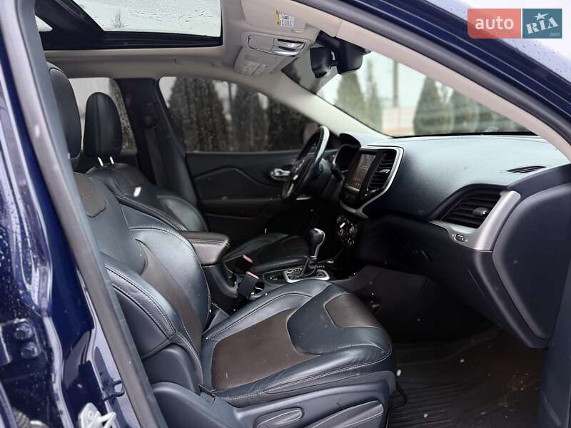 Внедорожник / Кроссовер Jeep Cherokee 2015 в Стрые