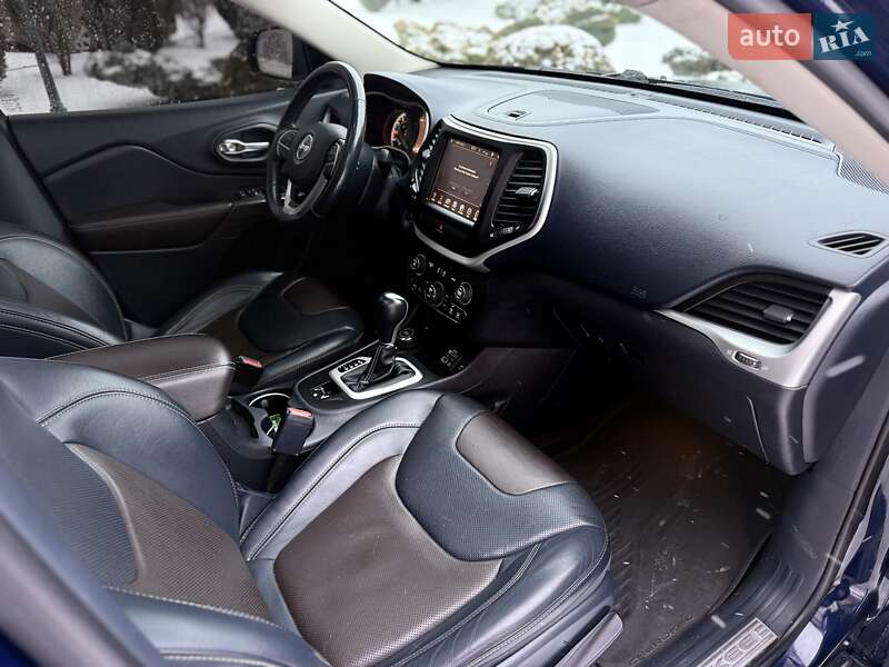 Внедорожник / Кроссовер Jeep Cherokee 2015 в Стрые