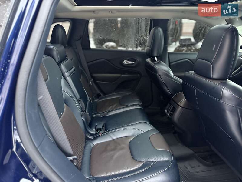 Внедорожник / Кроссовер Jeep Cherokee 2015 в Стрые