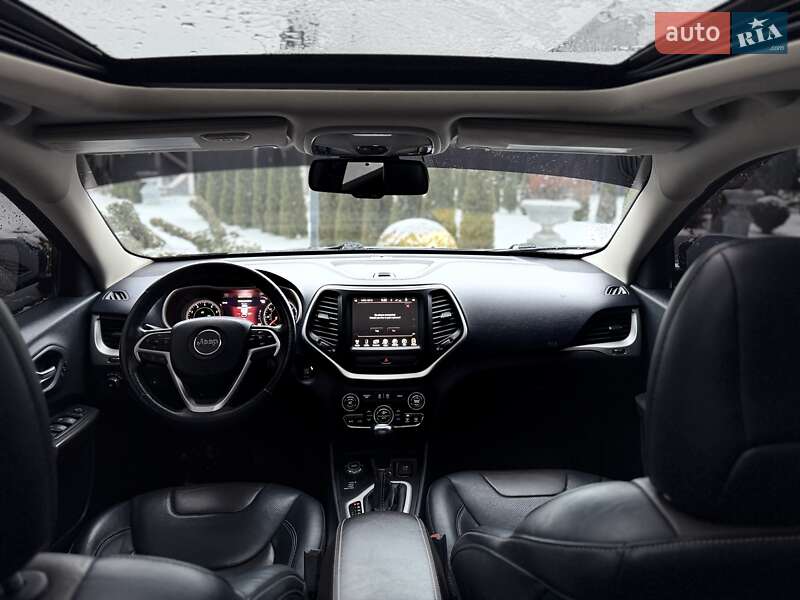 Внедорожник / Кроссовер Jeep Cherokee 2015 в Стрые