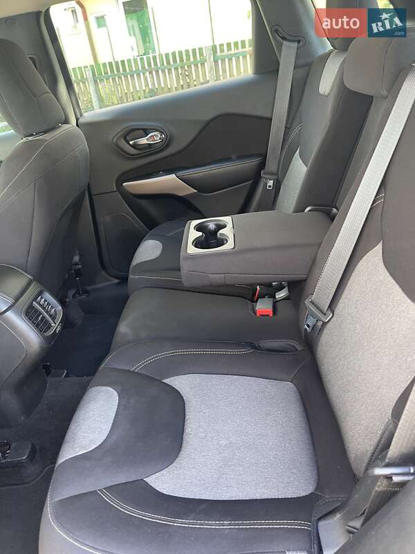 Внедорожник / Кроссовер Jeep Cherokee 2017 в Киеве фото 4 Внедорожник / Кроссовер Jeep Cherokee 2017 в Киеве