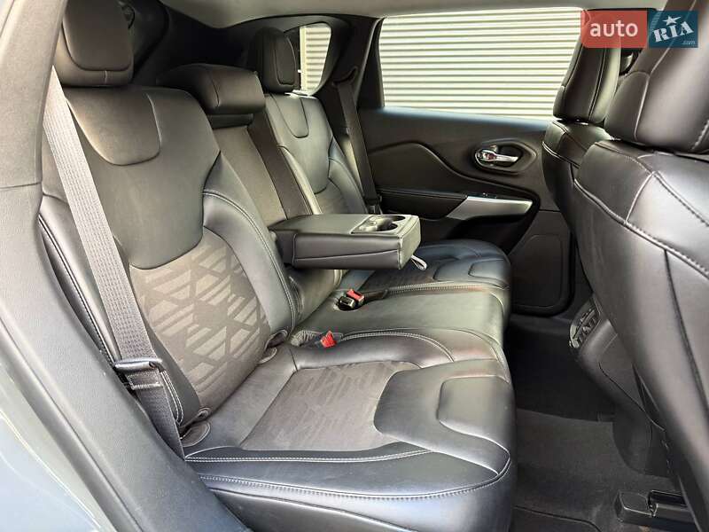 Позашляховик / Кросовер Jeep Cherokee 2022 в Києві