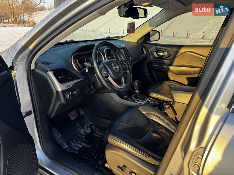Внедорожник / Кроссовер Jeep Cherokee 2016 в Киеве