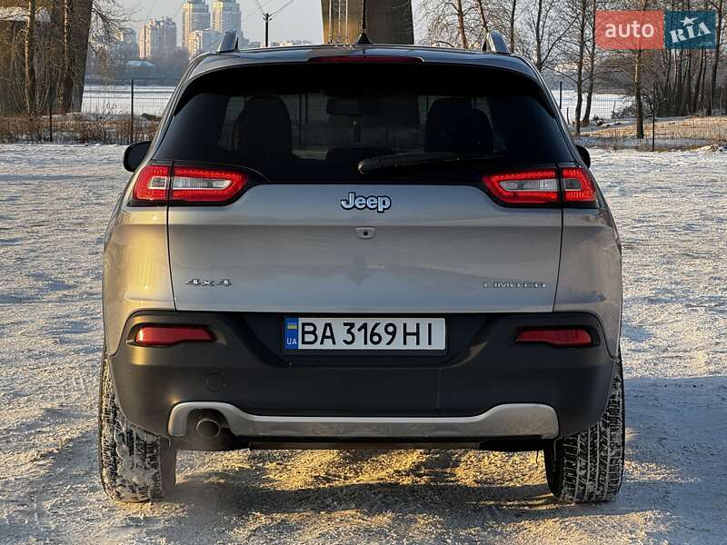 Внедорожник / Кроссовер Jeep Cherokee 2016 в Киеве