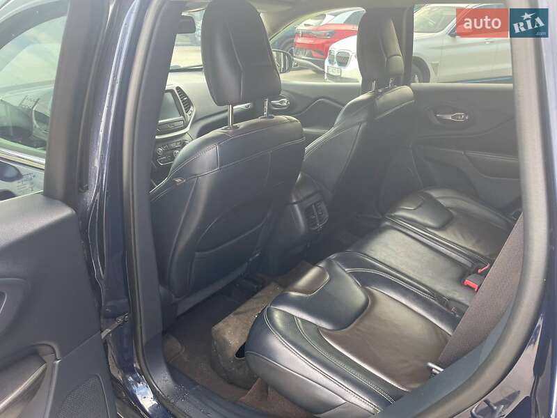 Внедорожник / Кроссовер Jeep Cherokee 2015 в Львове