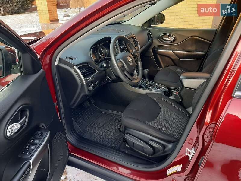 Внедорожник / Кроссовер Jeep Cherokee 2019 в Полтаве
