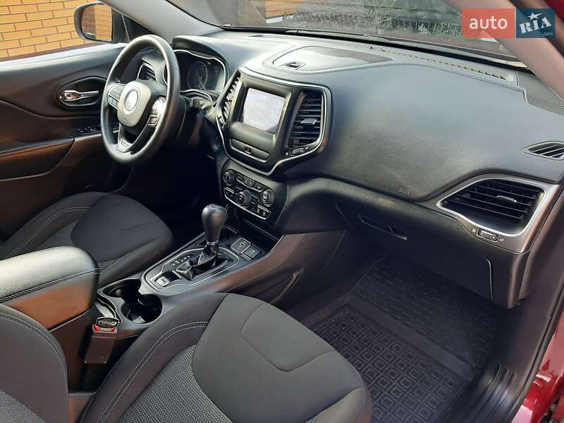 Внедорожник / Кроссовер Jeep Cherokee 2019 в Полтаве