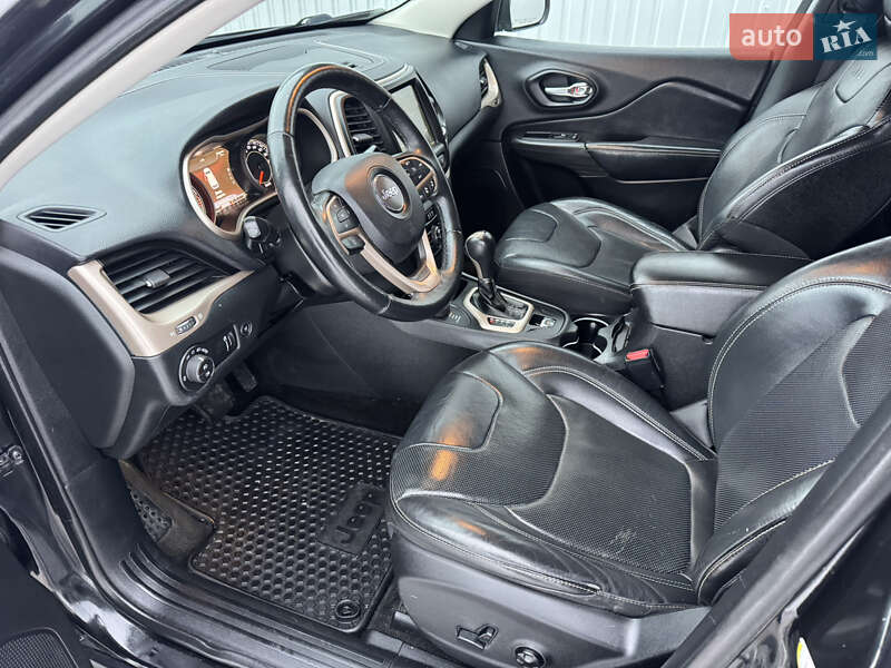 Внедорожник / Кроссовер Jeep Cherokee 2015 в Киеве