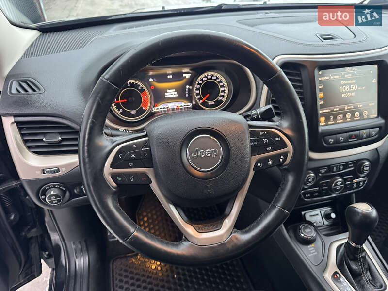 Внедорожник / Кроссовер Jeep Cherokee 2015 в Киеве