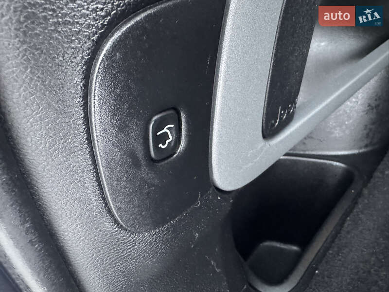 Внедорожник / Кроссовер Jeep Cherokee 2015 в Киеве