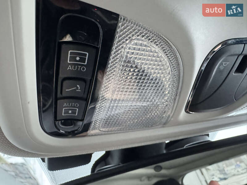 Внедорожник / Кроссовер Jeep Cherokee 2015 в Киеве