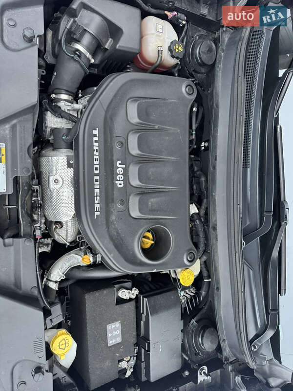 Внедорожник / Кроссовер Jeep Cherokee 2015 в Киеве