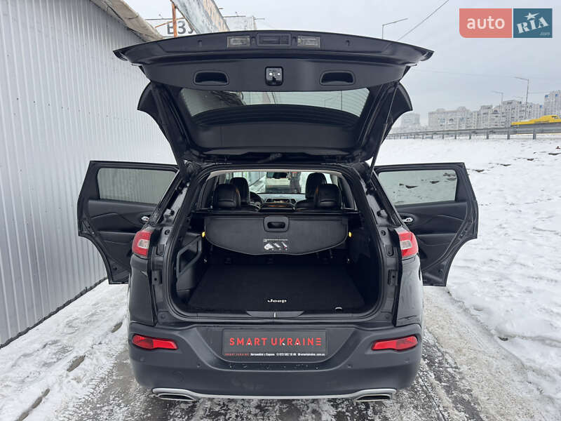 Внедорожник / Кроссовер Jeep Cherokee 2015 в Киеве