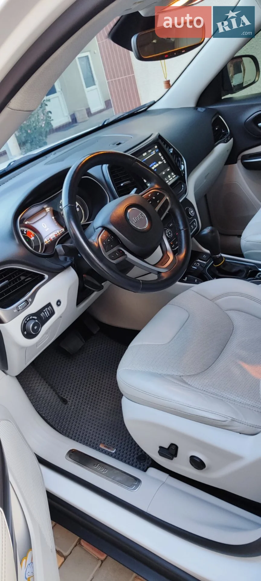 2019 Jeep Cherokee - мініатюра 14