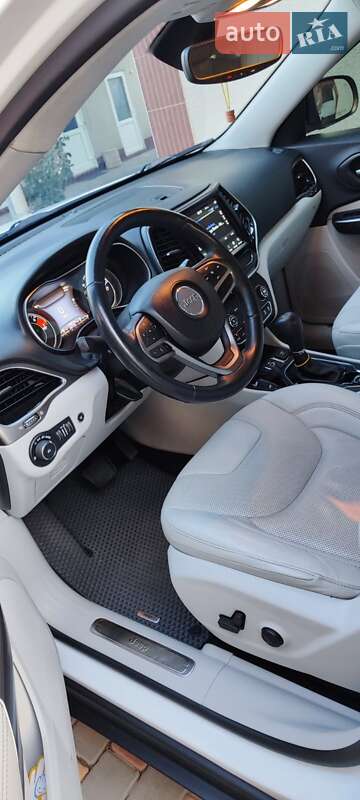 Внедорожник / Кроссовер Jeep Cherokee 2019 в Измаиле