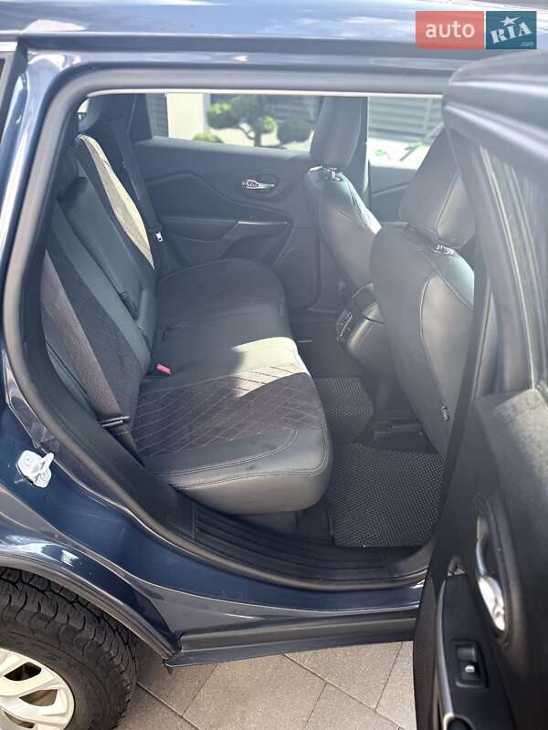 Внедорожник / Кроссовер Jeep Cherokee 2019 в Житомире