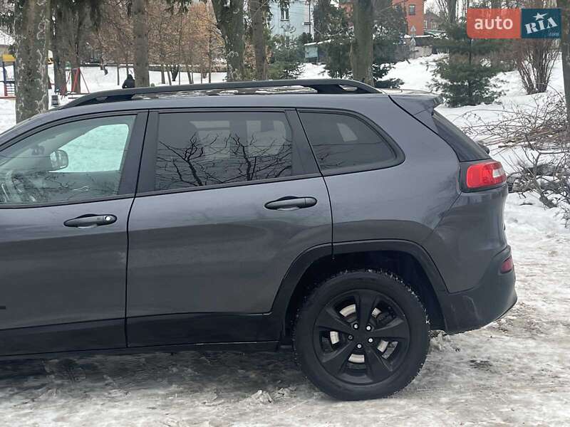 Внедорожник / Кроссовер Jeep Cherokee 2015 в Киеве