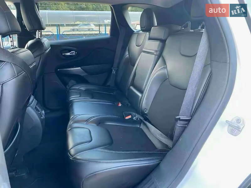 Внедорожник / Кроссовер Jeep Cherokee 2018 в Киеве