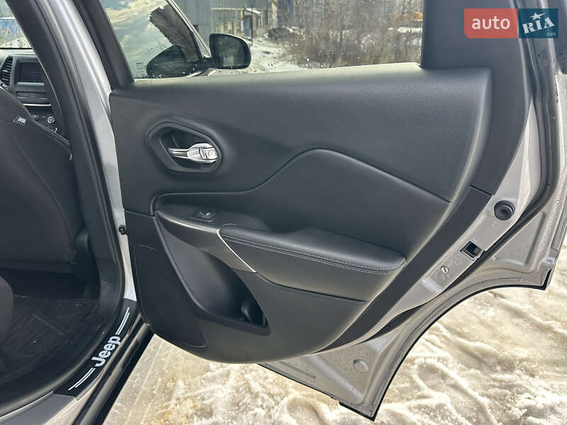 Внедорожник / Кроссовер Jeep Cherokee 2018 в Виннице фото 39 Внедорожник / Кроссовер Jeep Cherokee 2018 в Виннице