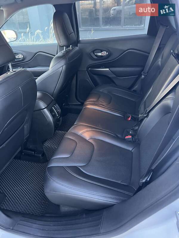 Внедорожник / Кроссовер Jeep Cherokee 2020 в Чернигове