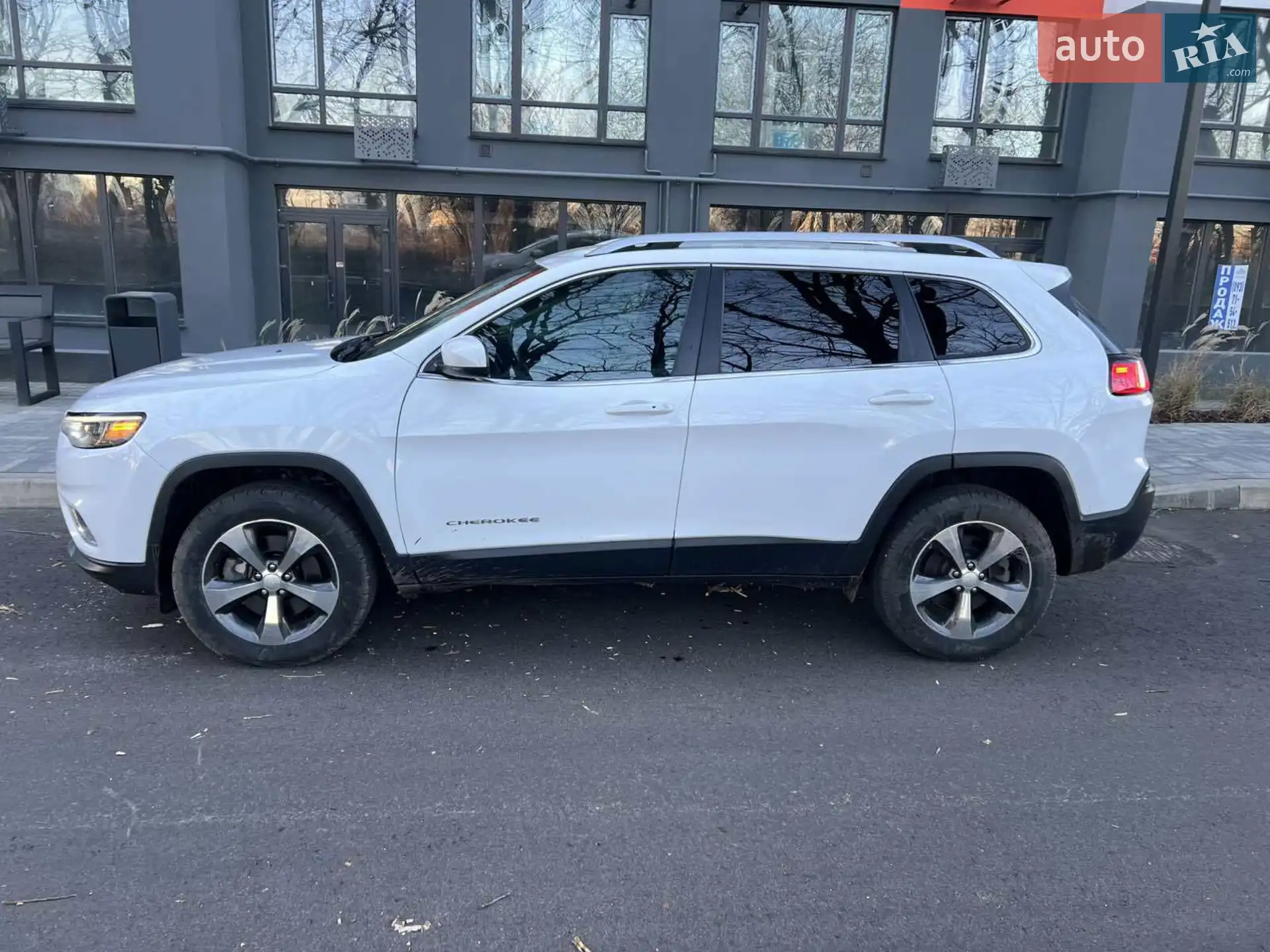 2019 Jeep Cherokee - мініатюра 16