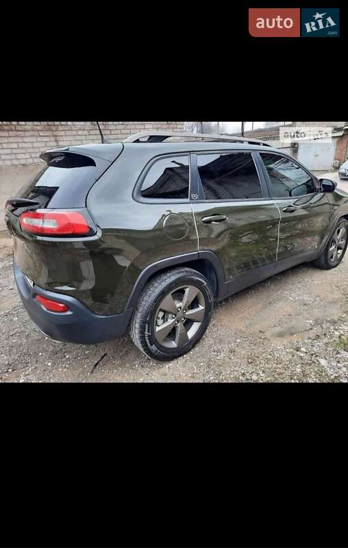 Внедорожник / Кроссовер Jeep Cherokee 2016 в Павлограде