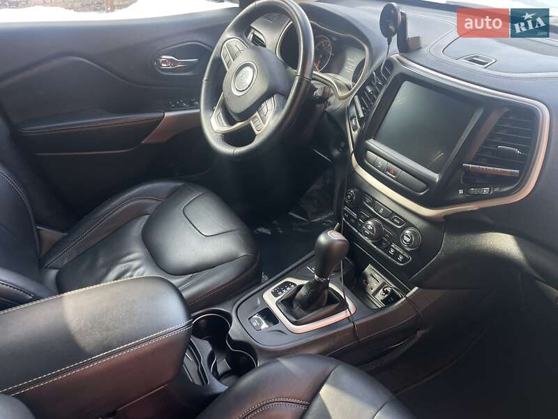 Внедорожник / Кроссовер Jeep Cherokee 2017 в Киеве