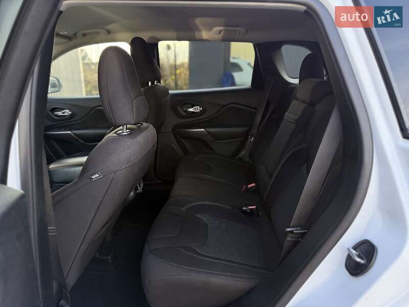 Внедорожник / Кроссовер Jeep Cherokee 2019 в Львове фото 48 Внедорожник / Кроссовер Jeep Cherokee 2019 в Львове