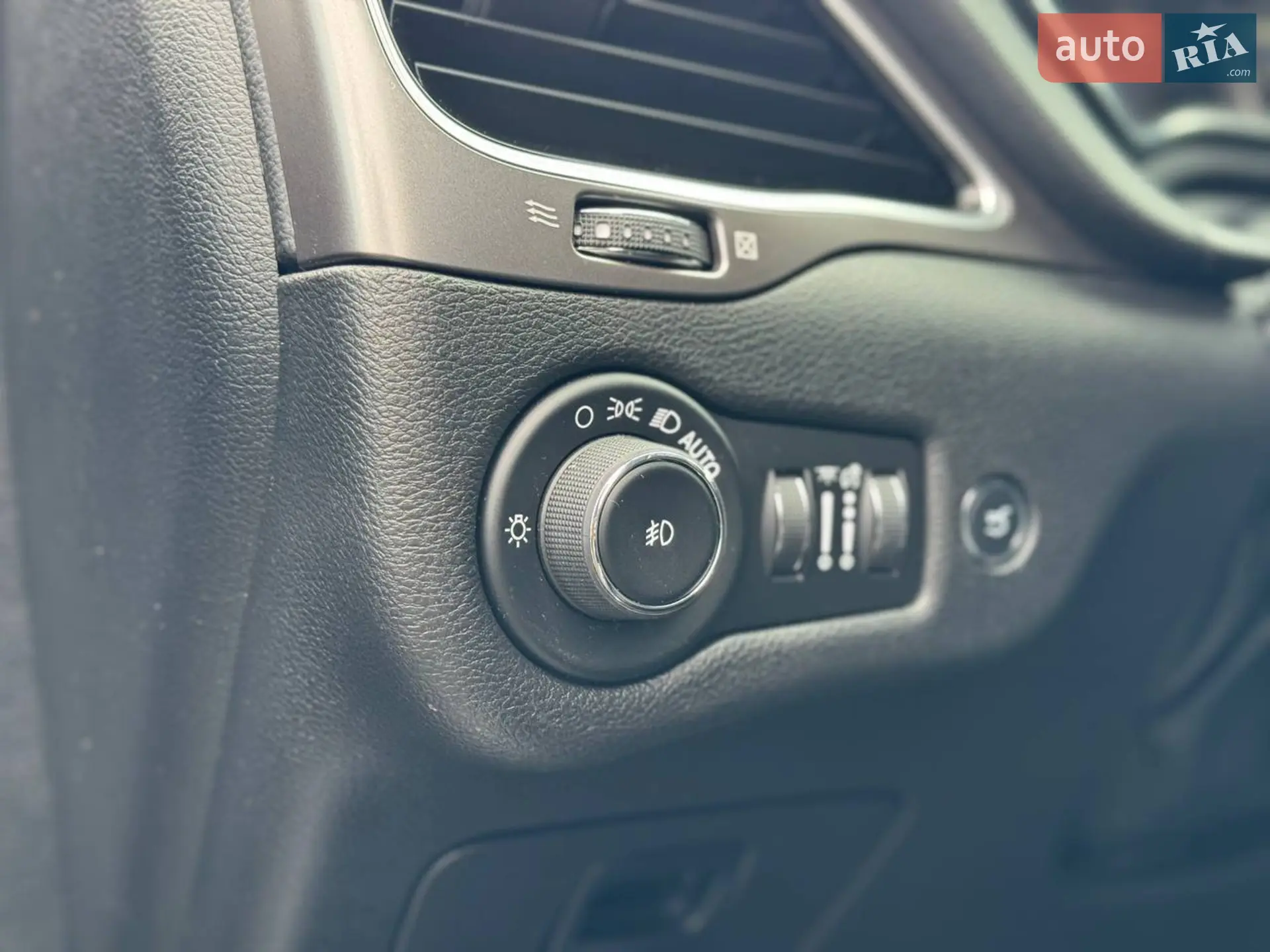2019 Jeep Cherokee - мініатюра 18