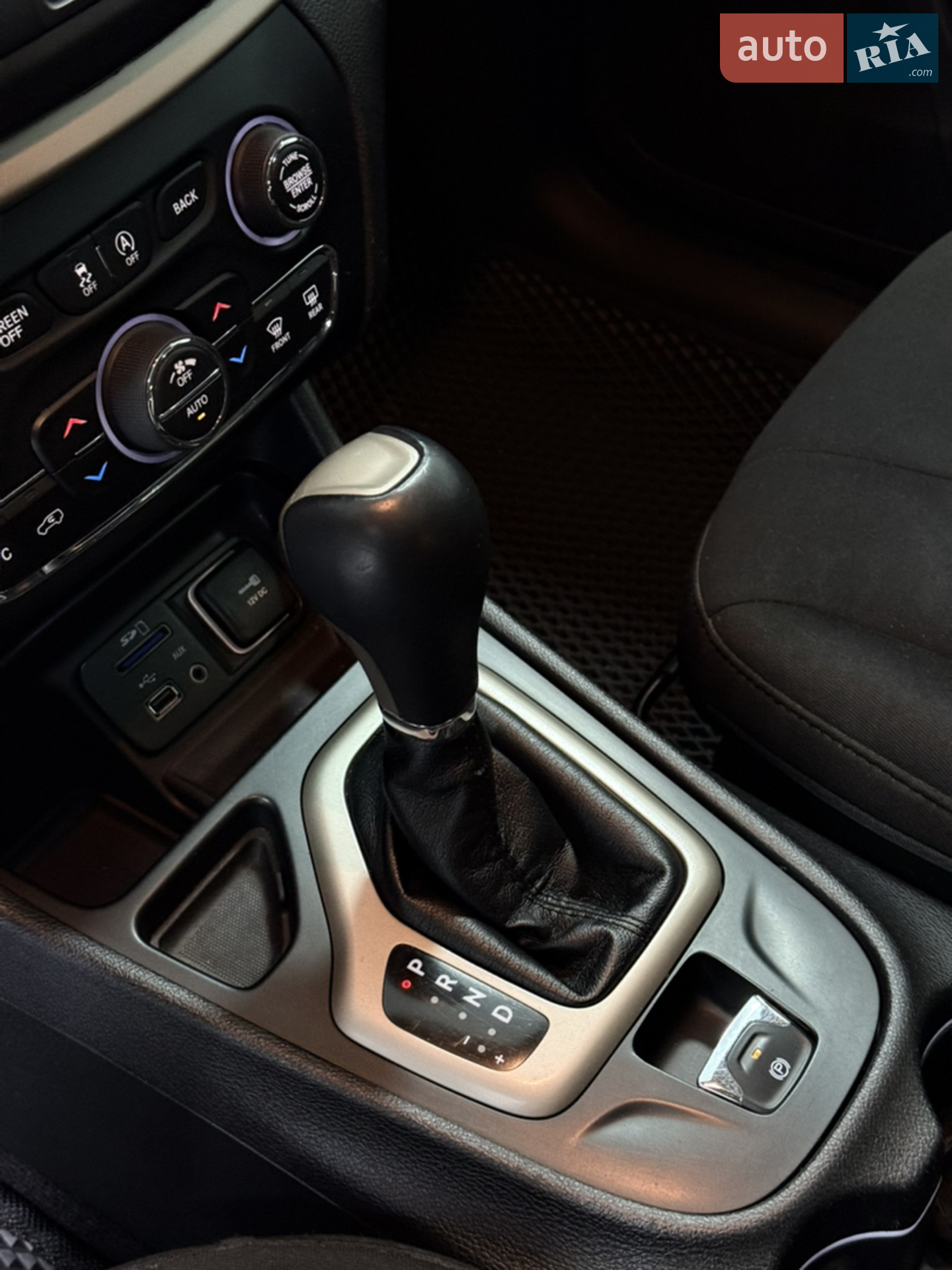 2016 Jeep Cherokee - мініатюра 17
