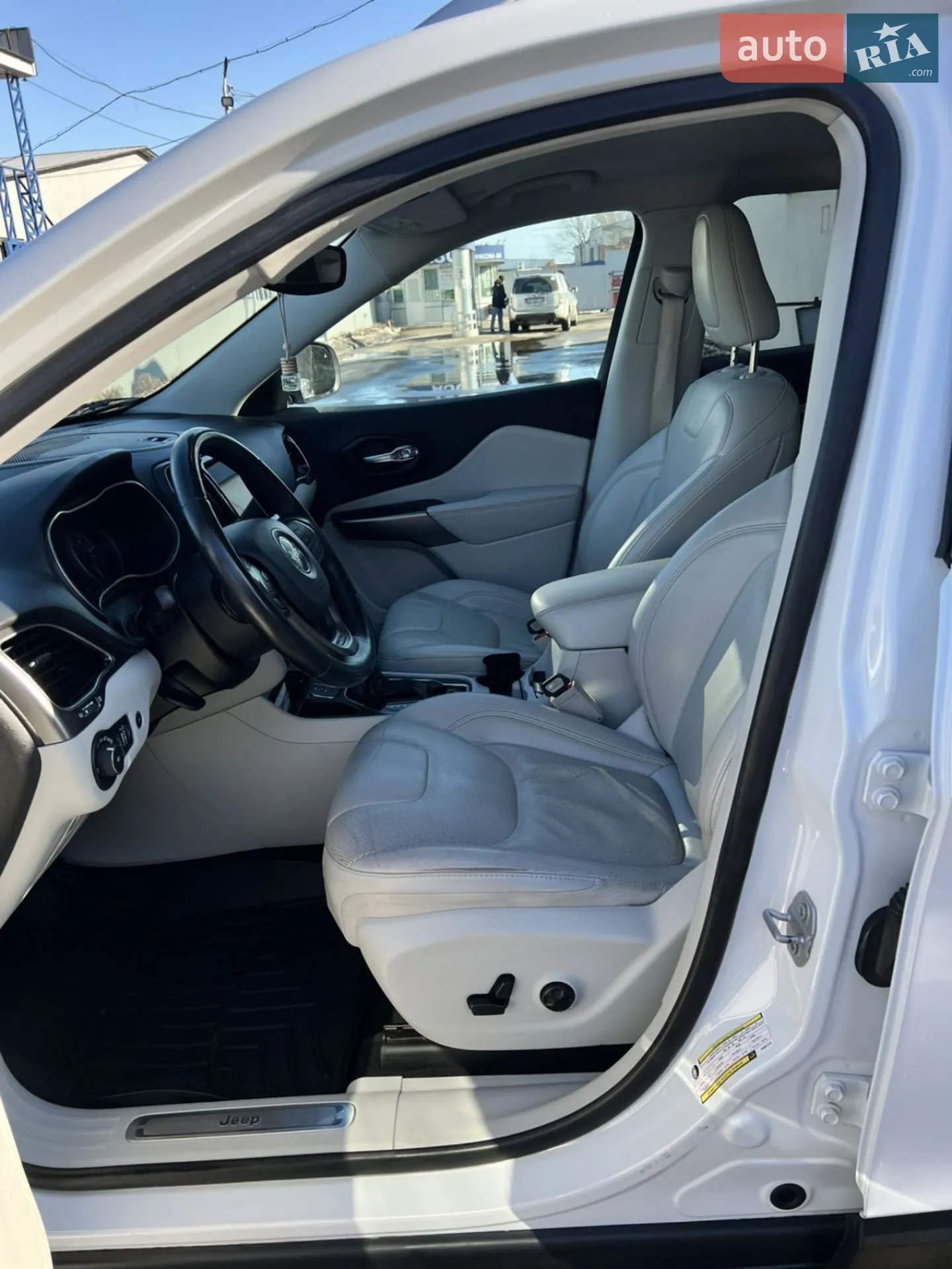 2019 Jeep Cherokee - мініатюра 16