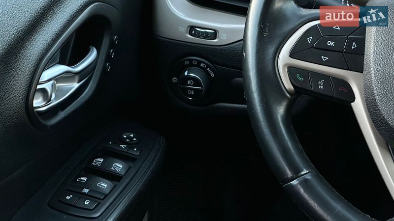 Внедорожник / Кроссовер Jeep Cherokee 2015 в Самборе