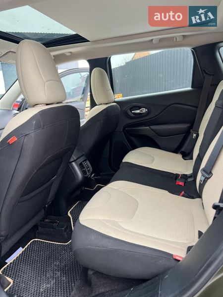 Внедорожник / Кроссовер Jeep Cherokee 2016 в Львове