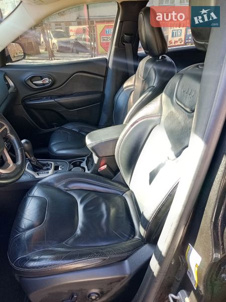 Внедорожник / Кроссовер Jeep Cherokee 2013 в Киеве