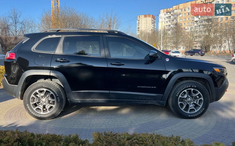 Внедорожник / Кроссовер Jeep Cherokee 2019 в Львове
