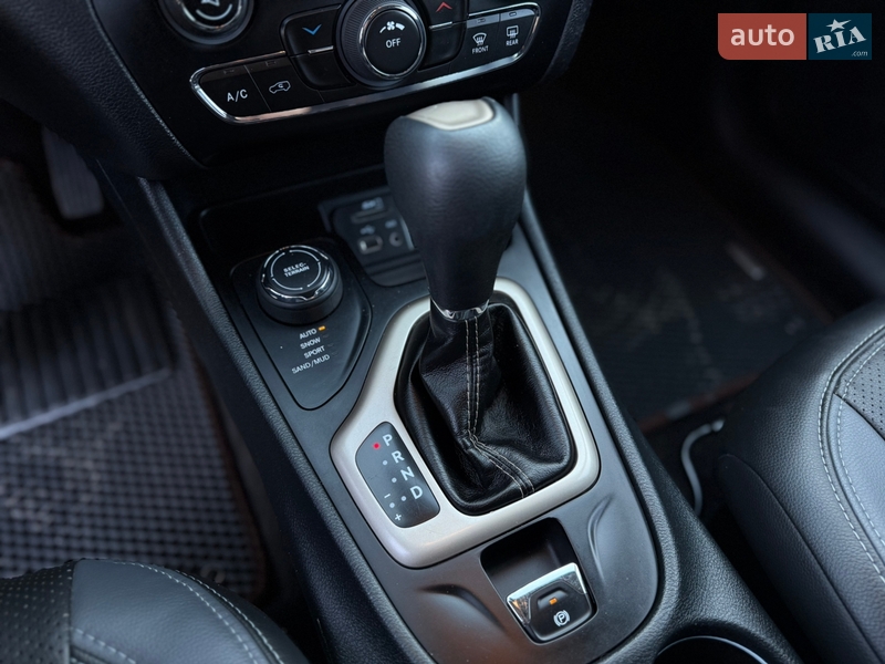 Внедорожник / Кроссовер Jeep Cherokee 2016 в Стрые