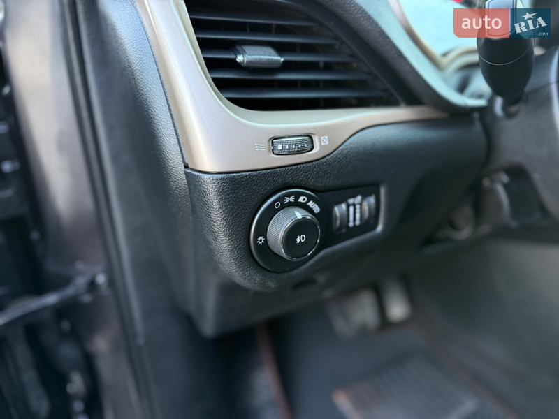 Внедорожник / Кроссовер Jeep Cherokee 2016 в Стрые